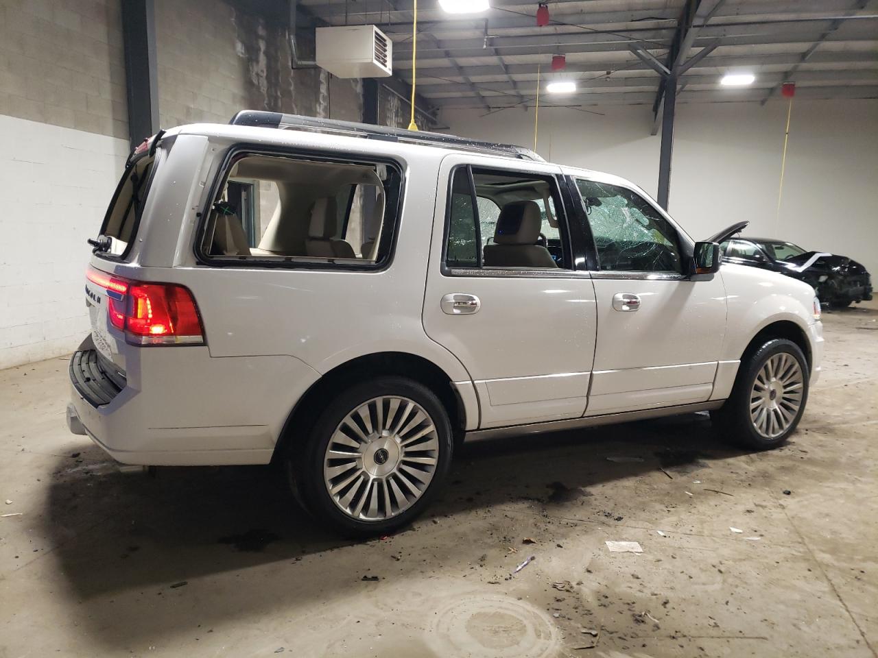 Image 3 of 2015 LINCOLN NAVIGATOR  2015 with VIN 5LMJJ2JT8FEJ06061