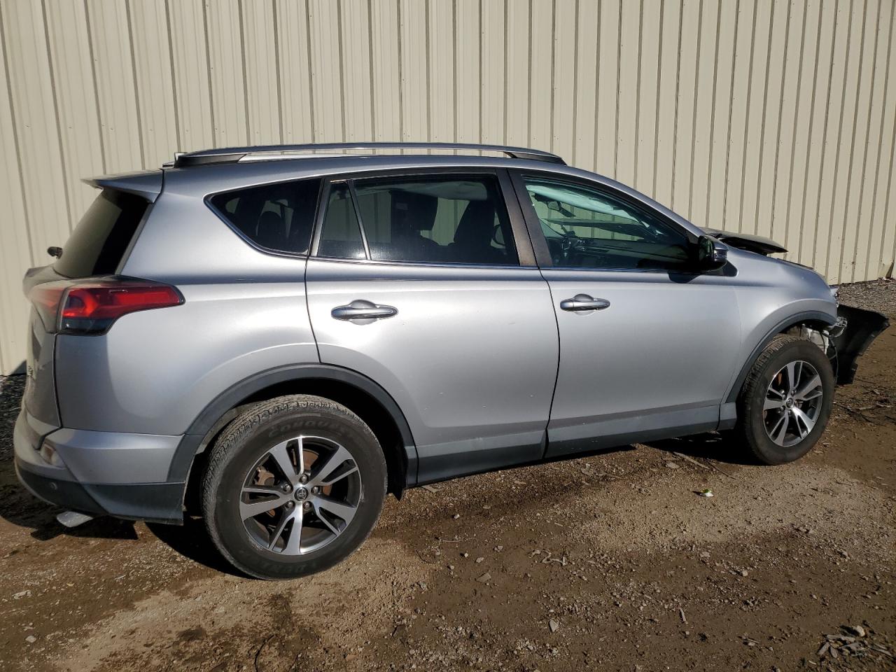 Изображение 3 2017 TOYOTA RAV4 XLE 2017 с VIN 2T3WFREVXHW392901