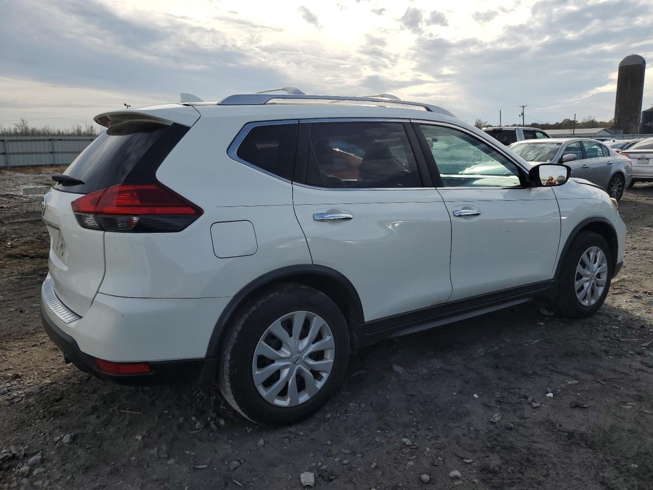 Image 3 of 2017 NISSAN ROGUE S 2017 with VIN JN8AT2MT6HW134651