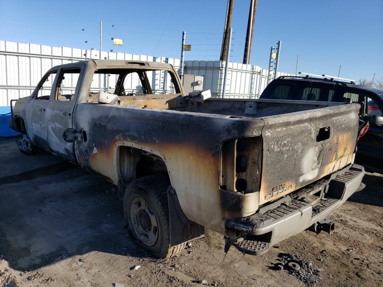 Image 2 of 2015 GMC SIERRA K2500 HEAVY DUTY 2015 with VIN 1GT12XE81FF538590