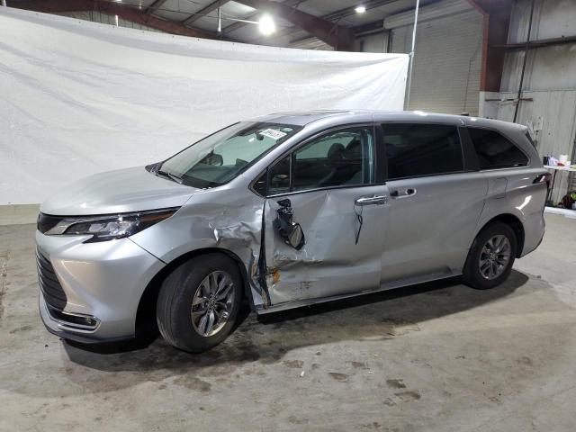 Obraz 1 z 2022 TOYOTA SIENNA XLE 2022 z VIN 5TDYRKEC6NS129968