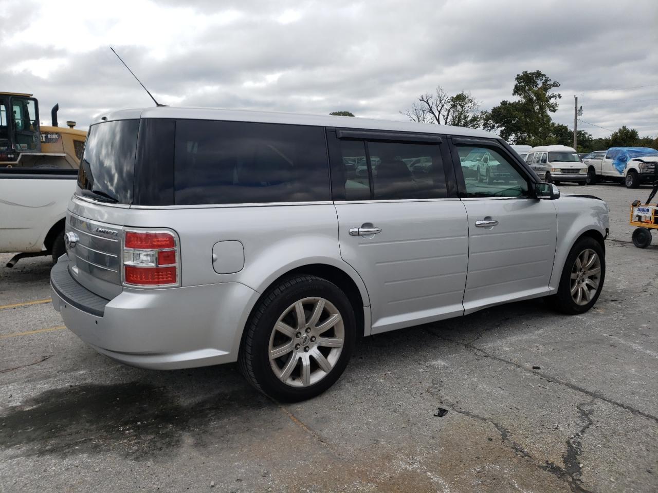 Image 3 of 2011 FORD FLEX LIMITED 2011 with VIN 2FMGK5DC2BBD27832