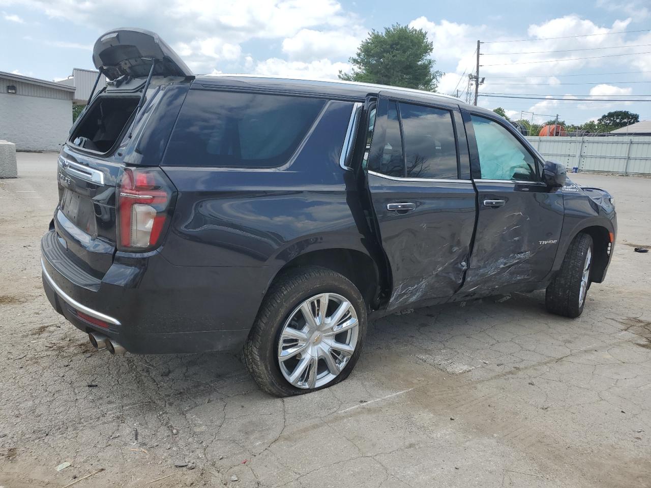 Изображение 3 2022 CHEVROLET TAHOE K1500 HIGH COUNTRY 2022 с VIN 1GNSKTKLXNR361063