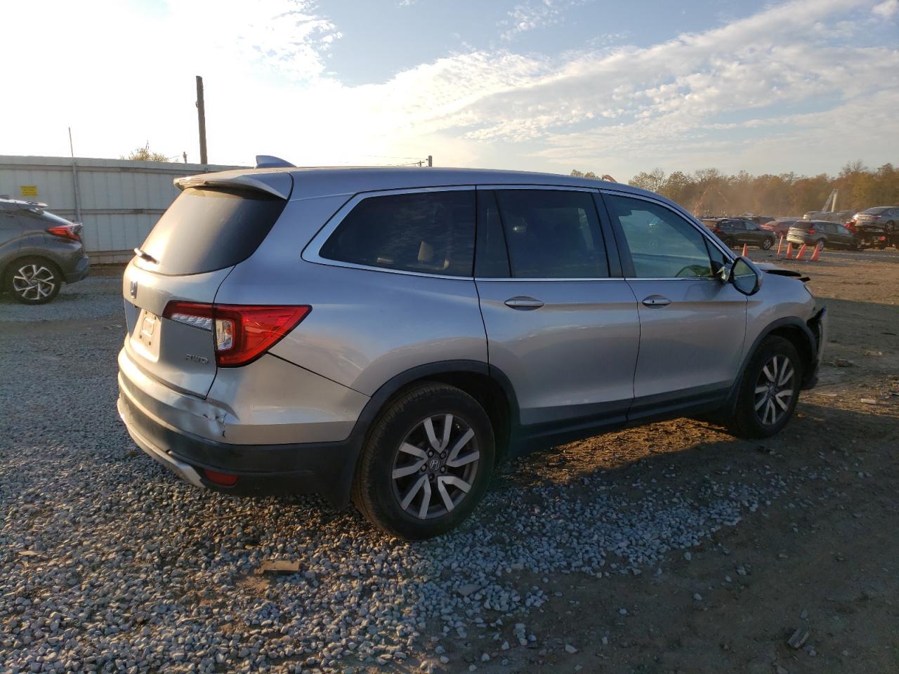 Image 3 of 2019 HONDA PILOT EXL 2019 with VIN 5FNYF6H56KB006278