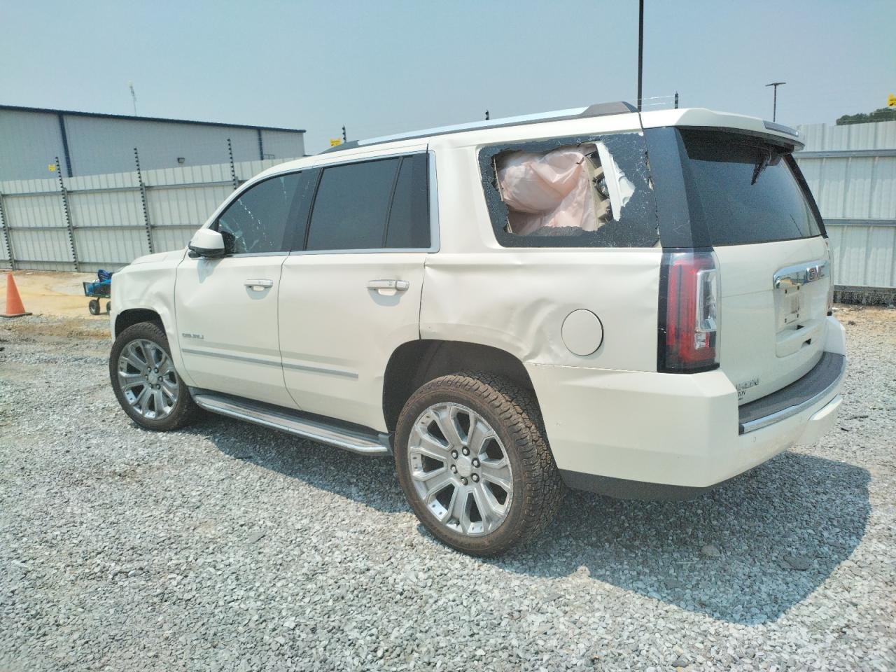 Obraz 2 z 2015 GMC YUKON DENALI 2015 z VIN 1GKS2CKJXFR310210