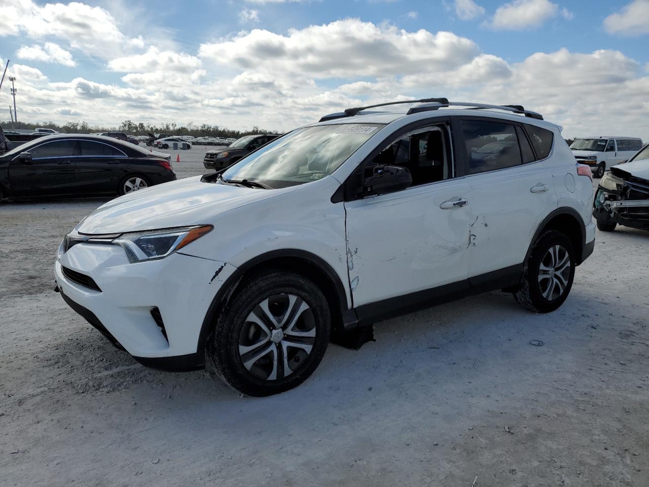 Image 1 of 2018 TOYOTA RAV4 LE 2018 with VIN JTMBFREV3JJ216727