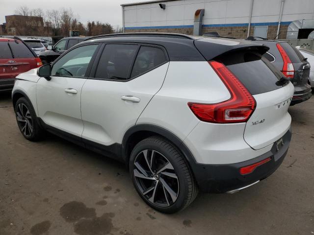 Image 2 of 2019 VOLVO XC40 T5 R-DESIGN 2019 with VIN YV4162UM4K2106337