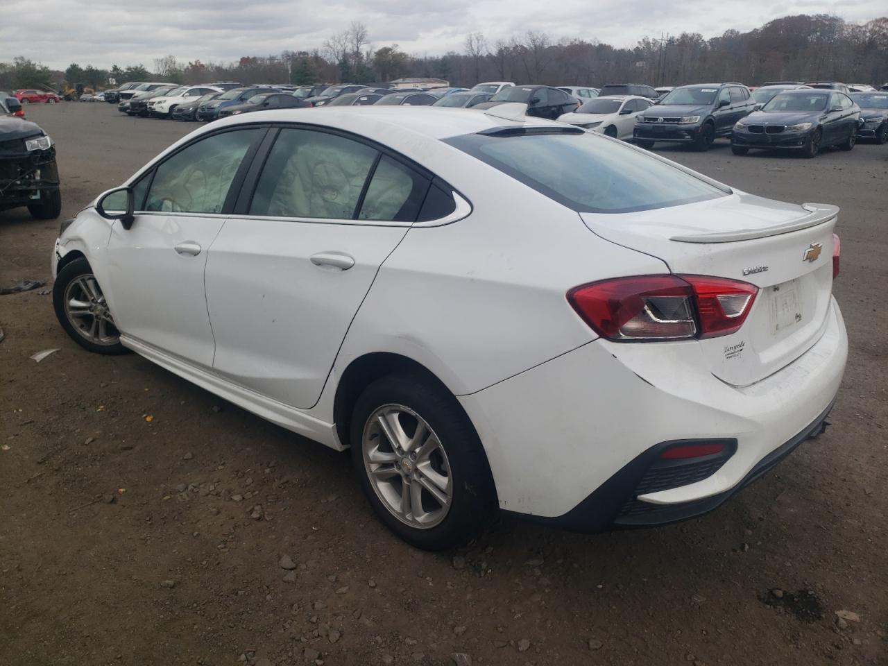 Obraz 2 z 2018 CHEVROLET CRUZE LT 2018 z VIN 1G1BE5SM9J7248479