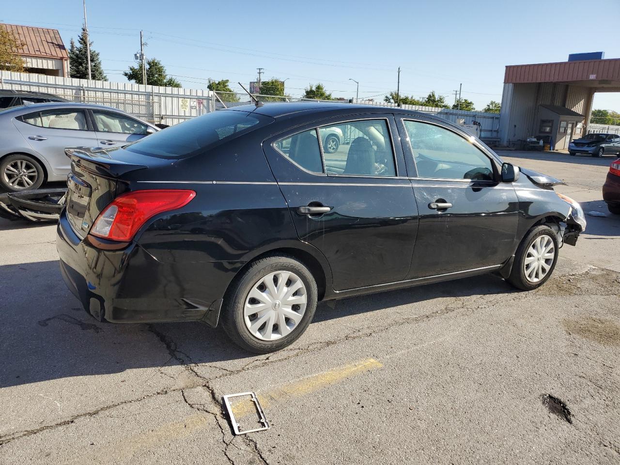 Obraz 3 z 2015 NISSAN VERSA S 2015 z VIN 3N1CN7AP8FL841291
