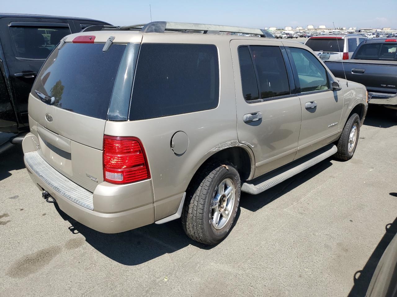 Изображение 3 2005 FORD EXPLORER XLT 2005 с VIN 1FMZU73K85ZA31058
