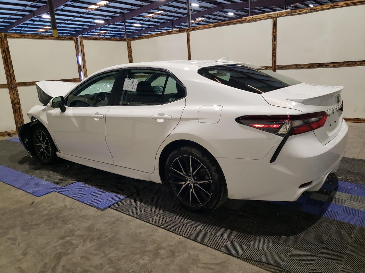 Изображение 2 2024 TOYOTA CAMRY SE NIGHT SHADE 2024 с VIN 4T1G11AKXRU188707