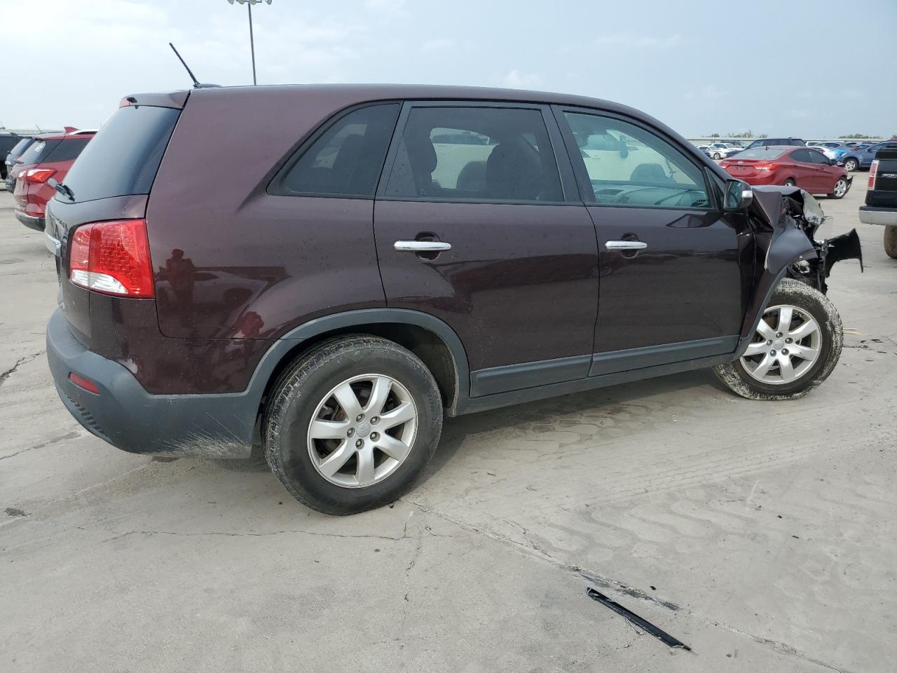 Изображение 3 2013 KIA SORENTO LX 2013 с VIN 5XYKT3A16DG378526