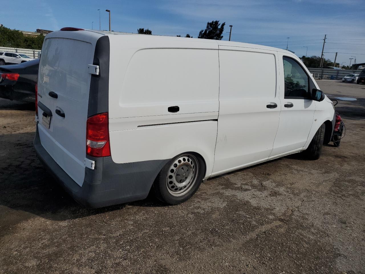 Image 3 of 2016 MERCEDES-BENZ METRIS  2016 with VIN WD3PG2EA7G3121960