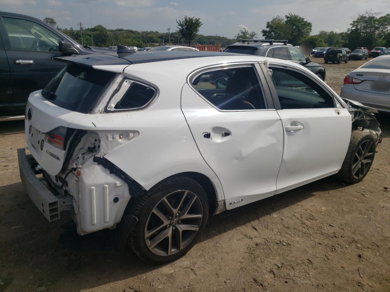 Obraz 3 z 2016 LEXUS CT 200 2016 z VIN JTHKD5BH3G2265456