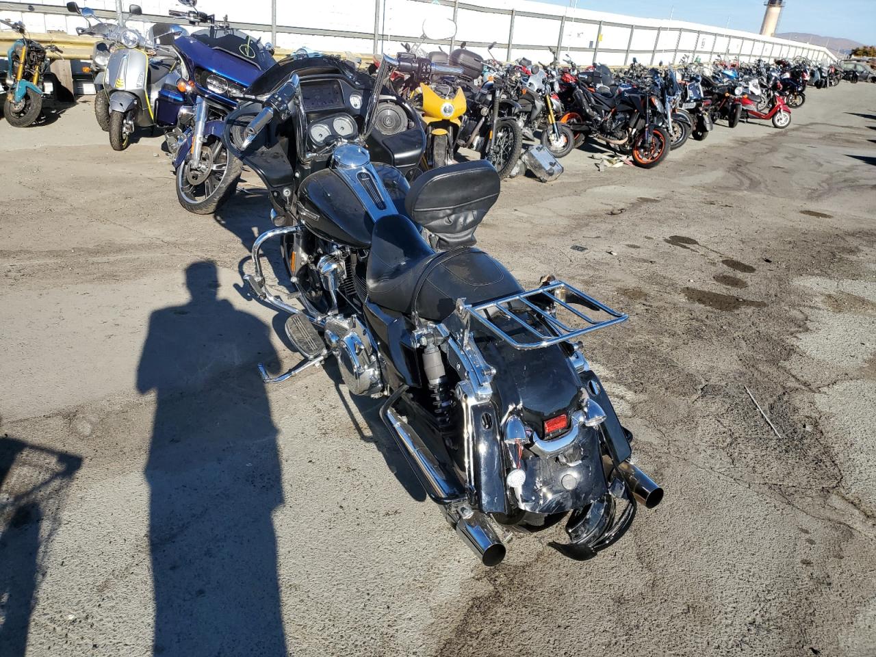 Obraz 3 z 2021 HARLEY-DAVIDSON FLTRX  2021 z VIN 1HD1KHC28MB601353