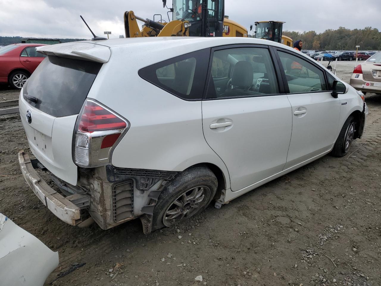 Image 3 of Toyota Prius V 2016 with VIN JTDZN3EU7GJ044815
