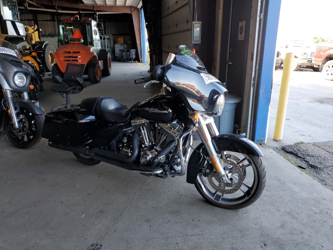 Image 1 of 2014 HARLEY-DAVIDSON FLHX STREET GLIDE 2014 with VIN 1HD1KBM1XEB677094