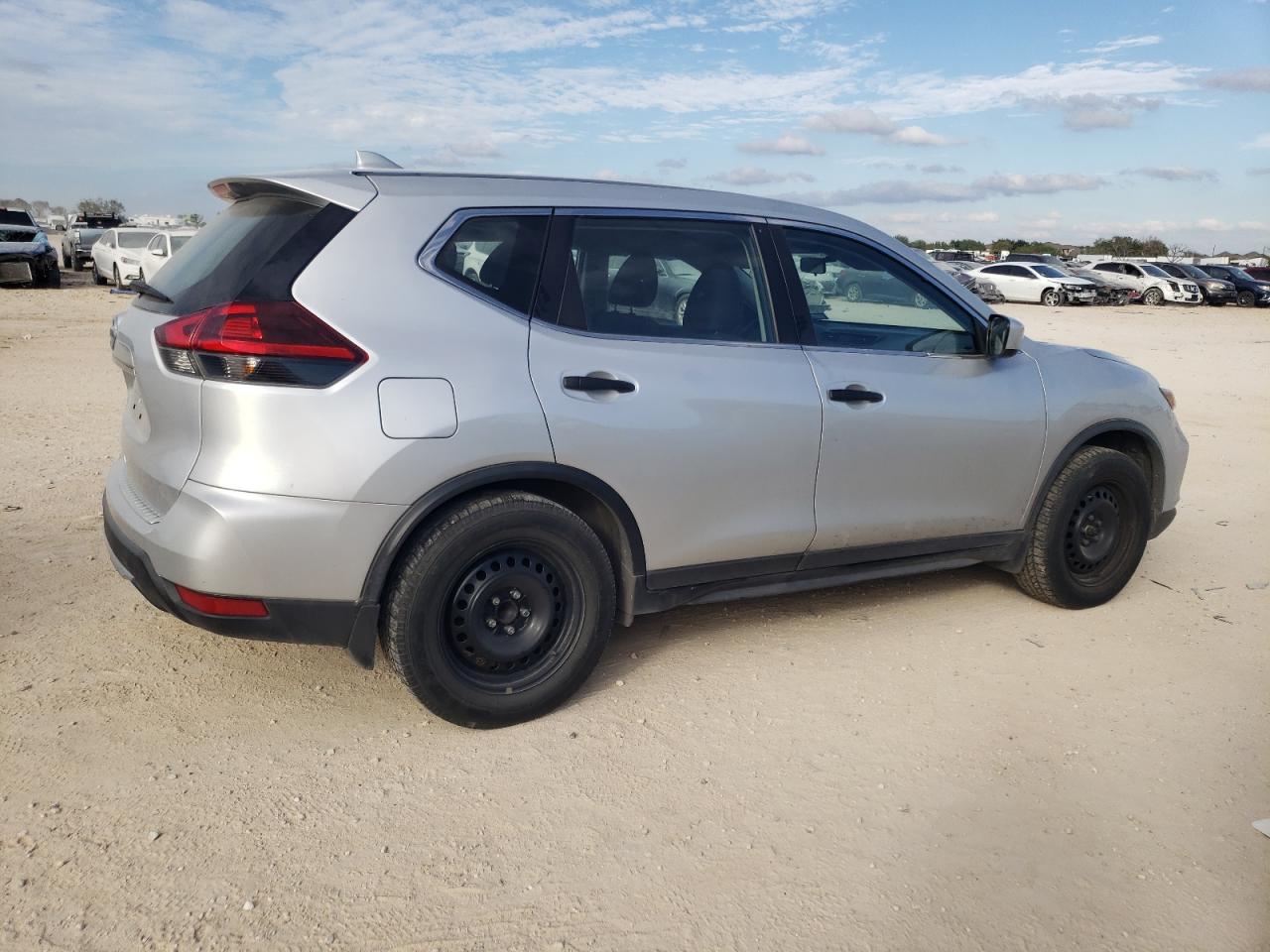 Изображение 3 2018 NISSAN ROGUE S 2018 с VIN KNMAT2MT9JP604246