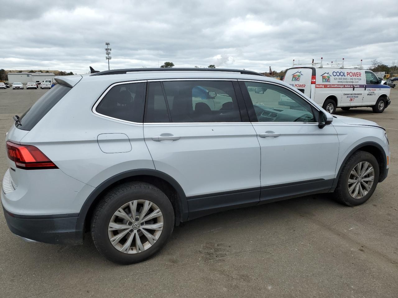 Image 3 of 2019 VOLKSWAGEN TIGUAN SE 2019 with VIN 3VV2B7AXXKM050641