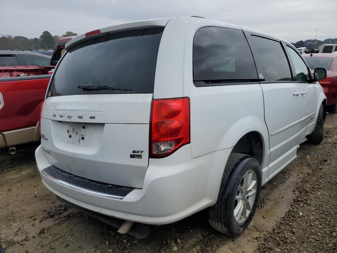 Image 3 of 2016 DODGE GRAND CARAVAN SXT 2016 with VIN 2C4RDGCG8GR368732