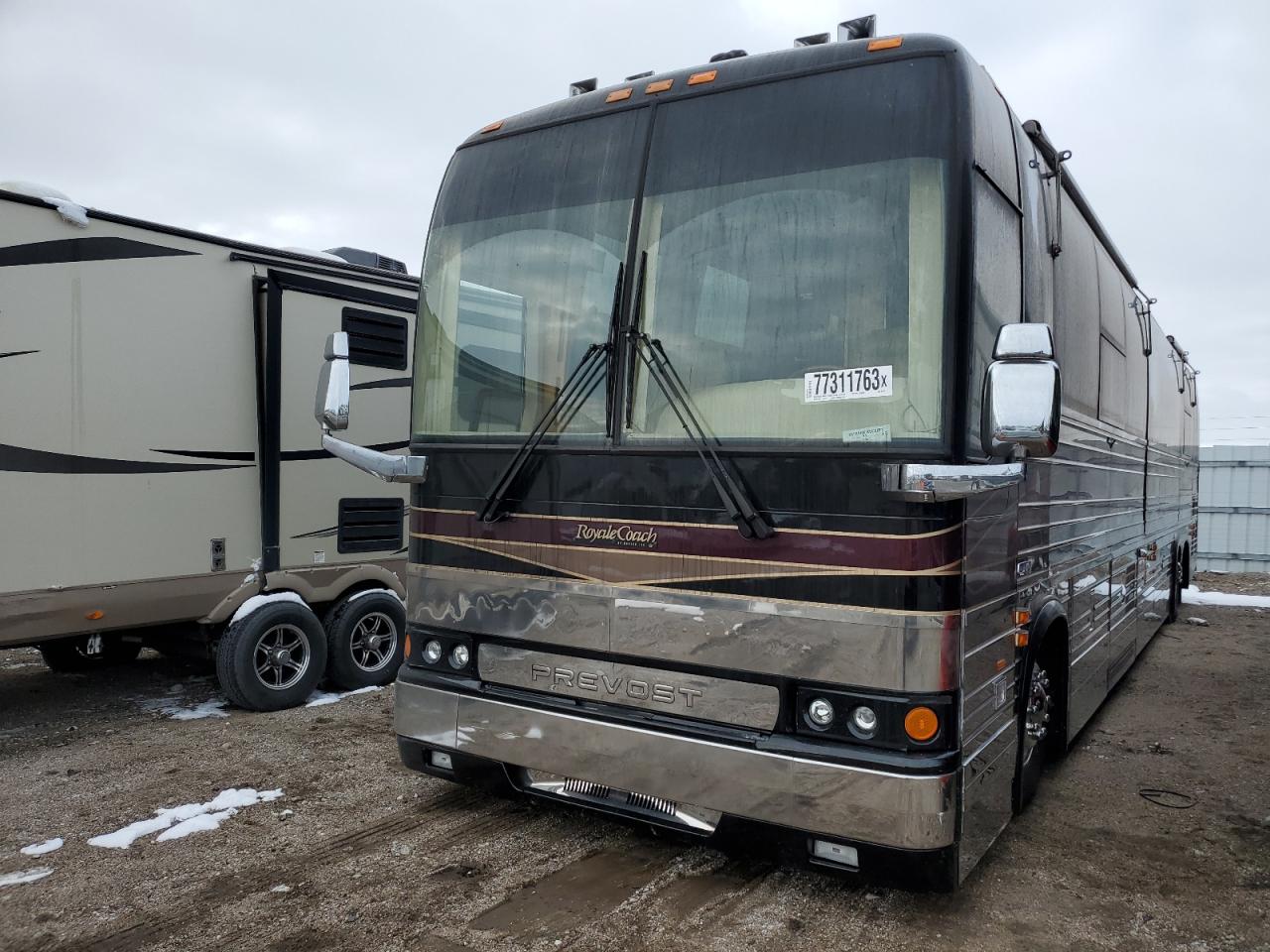 Image 2 of 2001 PREVOST BUS  2001 with VIN 2PCW33493Y1027057