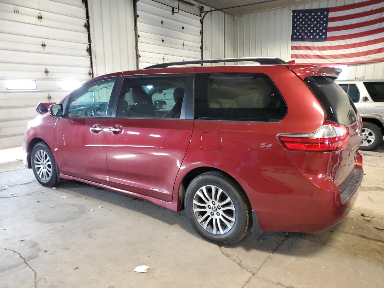 Obraz 2 z 2019 TOYOTA SIENNA XLE 2019 z VIN 5TDYZ3DC6KS020946