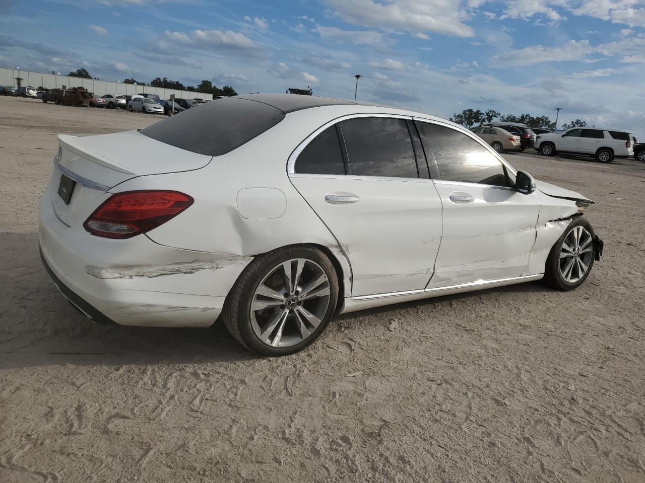 Obraz 3 z 2018 MERCEDES-BENZ C 300 2018 z VIN WDDWF4JB4JR349178