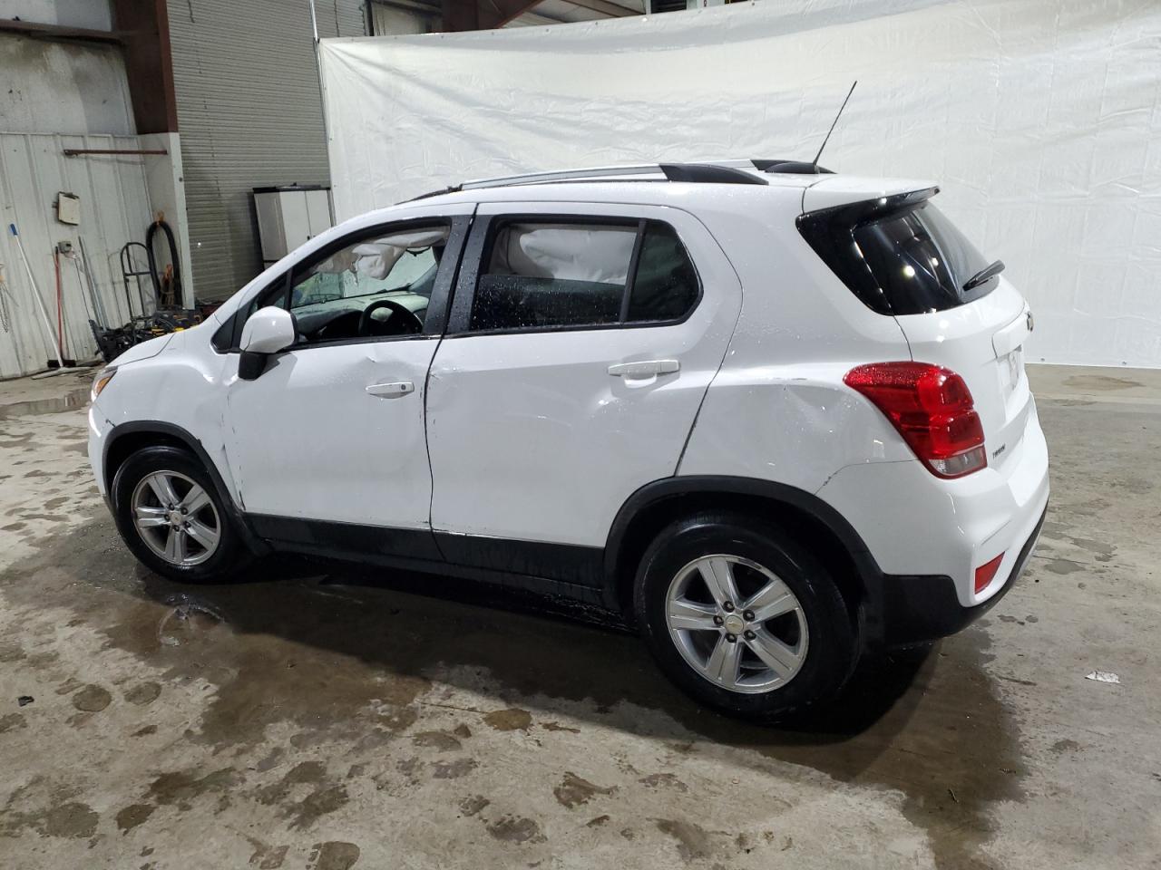 Image 2 of 2021 CHEVROLET TRAX 1LT 2021 with VIN KL7CJLSM2MB363919