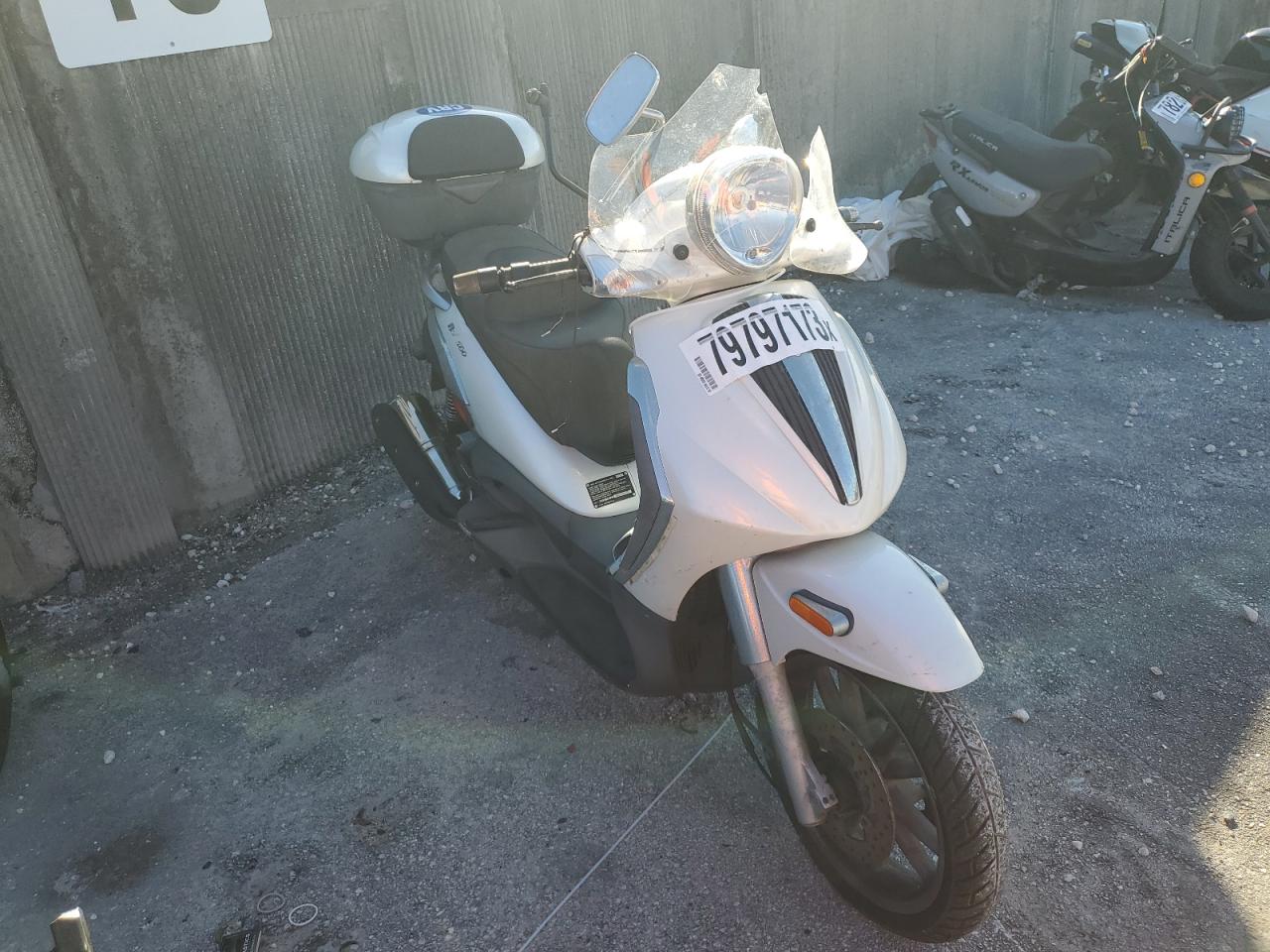 Obraz 1 z 2010 PIAGGIO BV 500 2010 z VIN ZAPM340W3A5301675