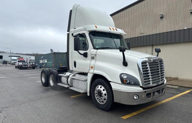 2015 FREIGHTLINER CASCADIA 125  2015 image