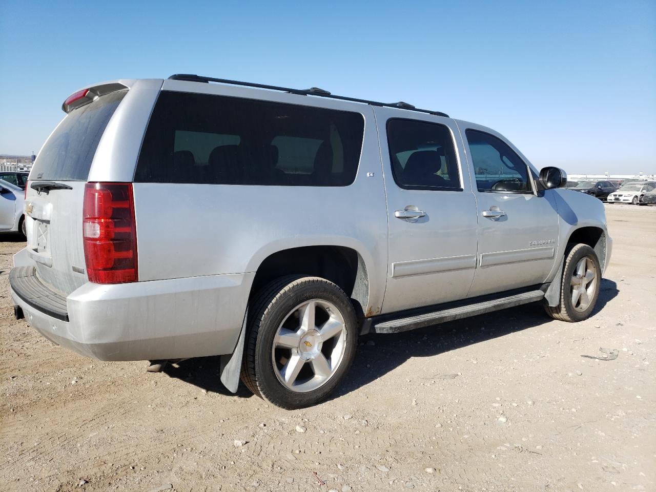 Изображение 3 2011 CHEVROLET SUBURBAN K1500 LT 2011 с VIN 1GNSKJE36BR303964