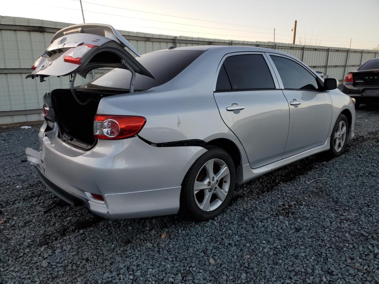 Изображение 3 2011 TOYOTA COROLLA BASE 2011 с VIN 2T1BU4EE3BC629169