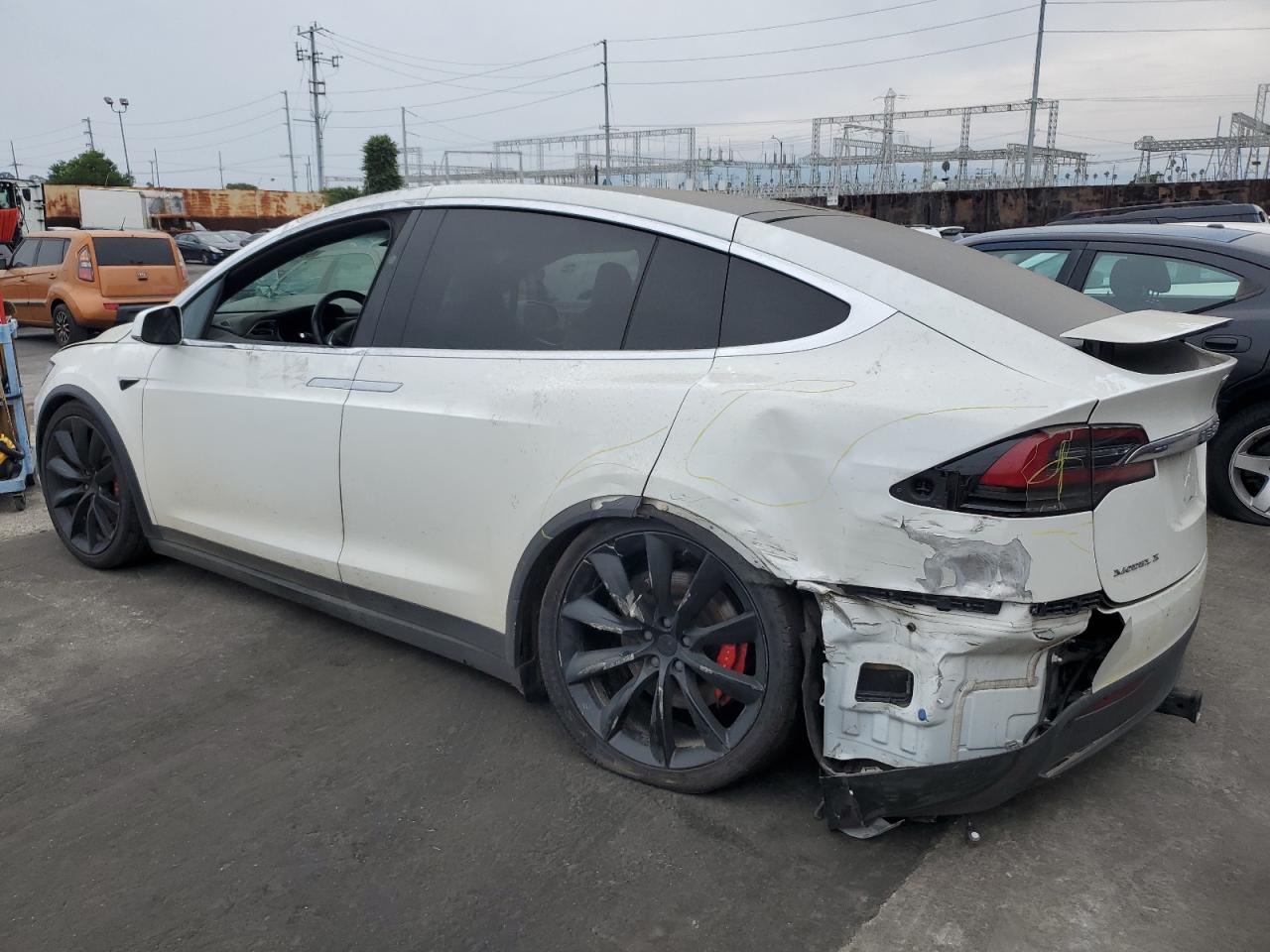 Изображение 2 2017 TESLA MODEL X  2017 с VIN 5YJXCDE40HF055814