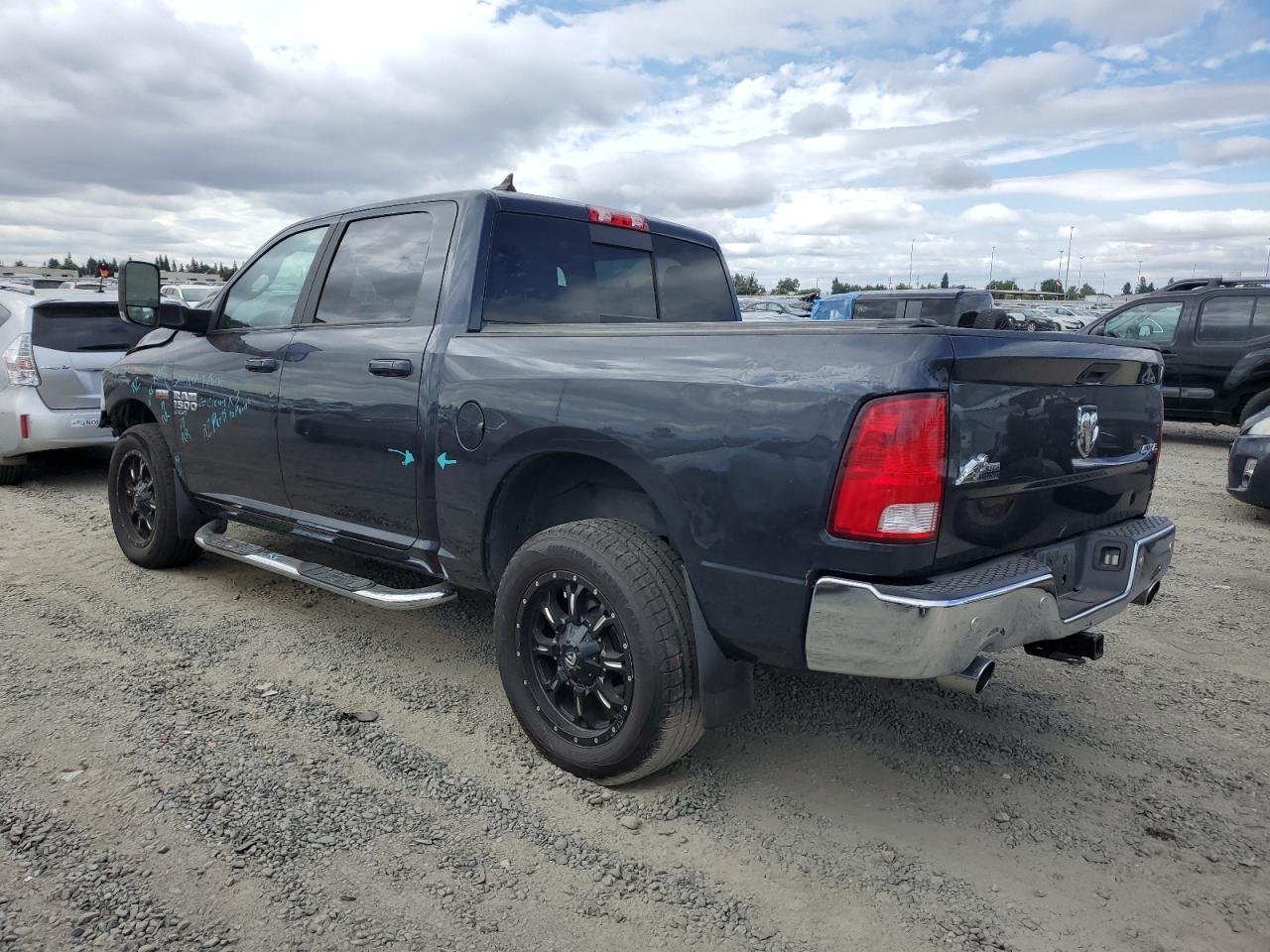 Obraz 2 z 2019 RAM 1500 CLASSIC SLT 2019 z VIN 1C6RR7LT5KS533181