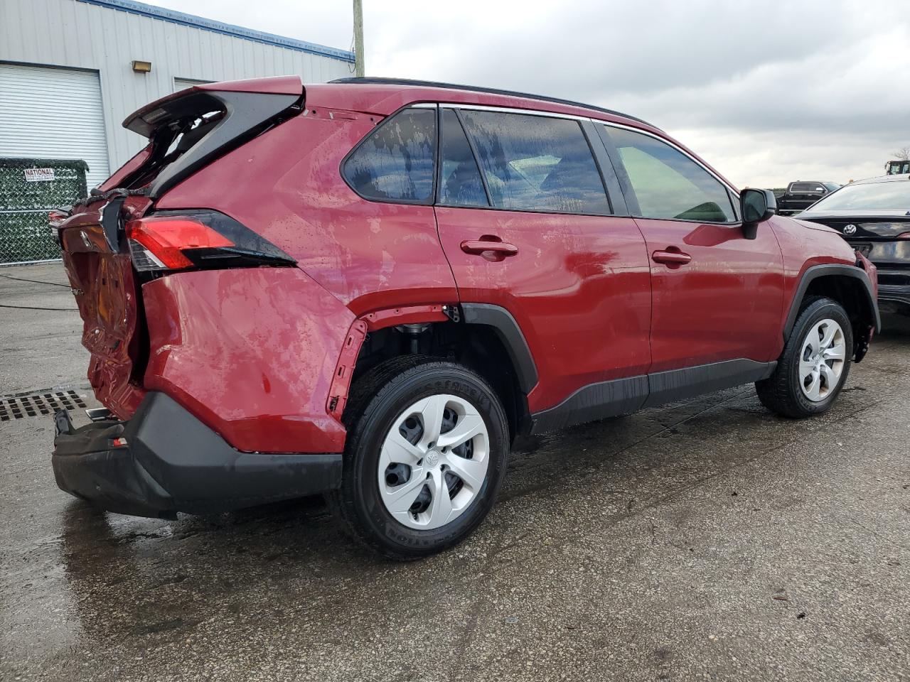 Изображение 3 2021 TOYOTA RAV4 LE 2021 с VIN JTMF1RFV7MD076649
