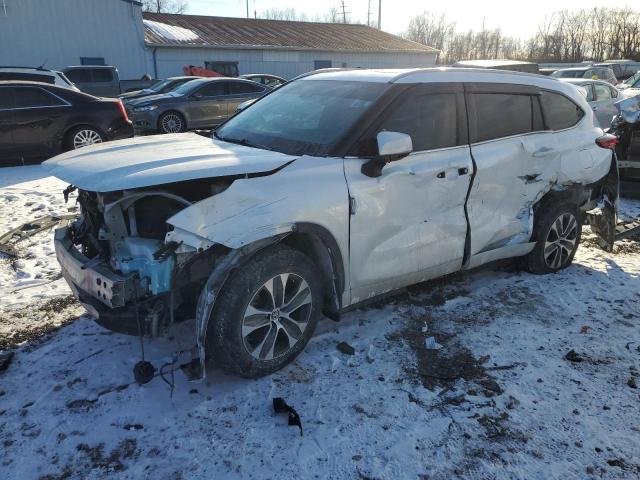 Image 1 of 2022 TOYOTA HIGHLANDER XLE 2022 with VIN 5TDGZRBH2NS576639