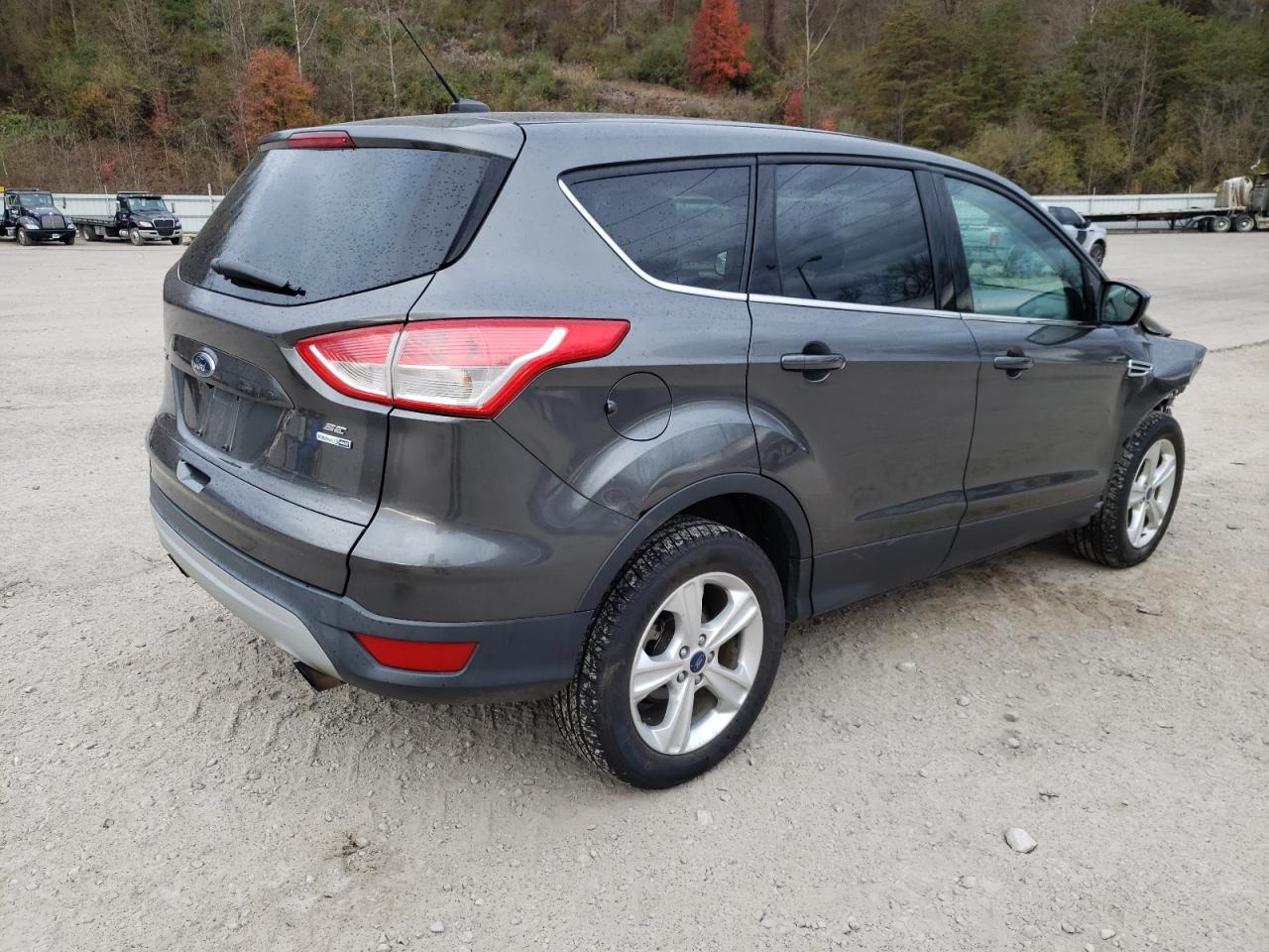 Image 3 of 2016 FORD ESCAPE SE 2016 with VIN 1FMCU9GXXGUA27648