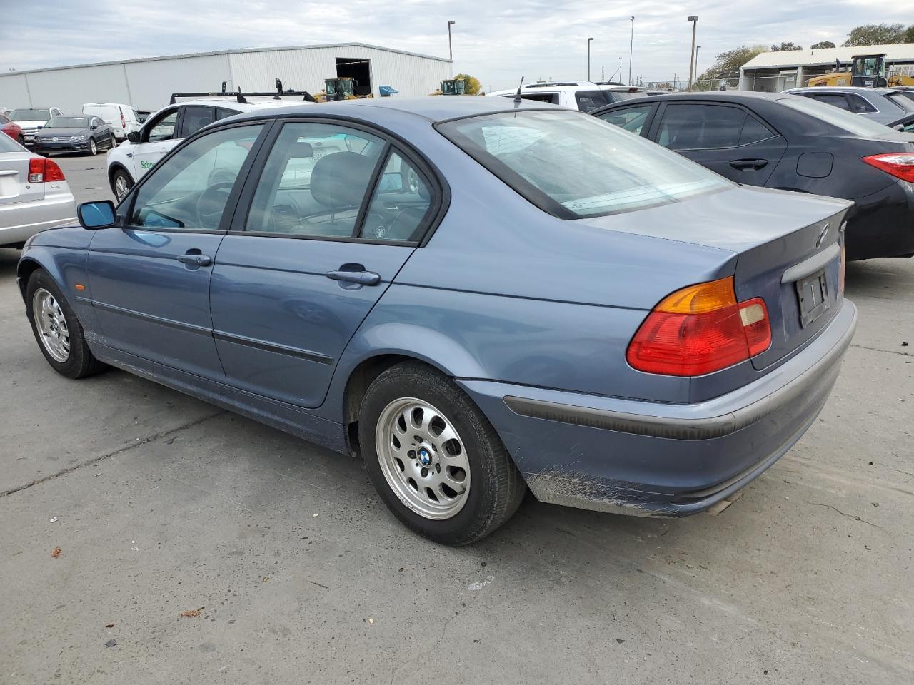 Image 2 of 1999 BMW 323 I AUTOMATIC 1999 with VIN WBAAM3332XFP50360