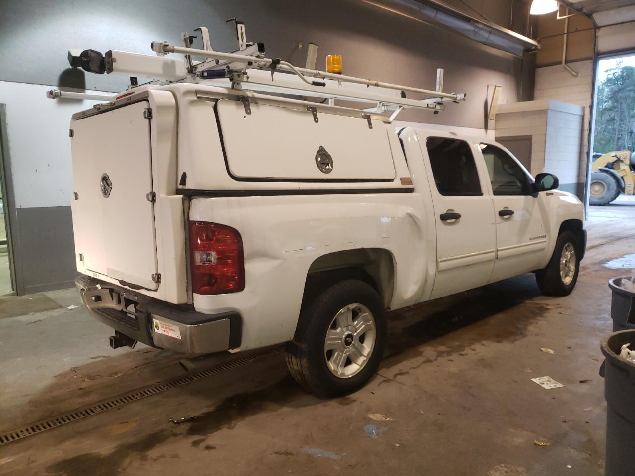 Image 3 of 2010 CHEVROLET SILVERADO C1500 HYBRID 2010 with VIN 3GCXCUEJ7AG216214