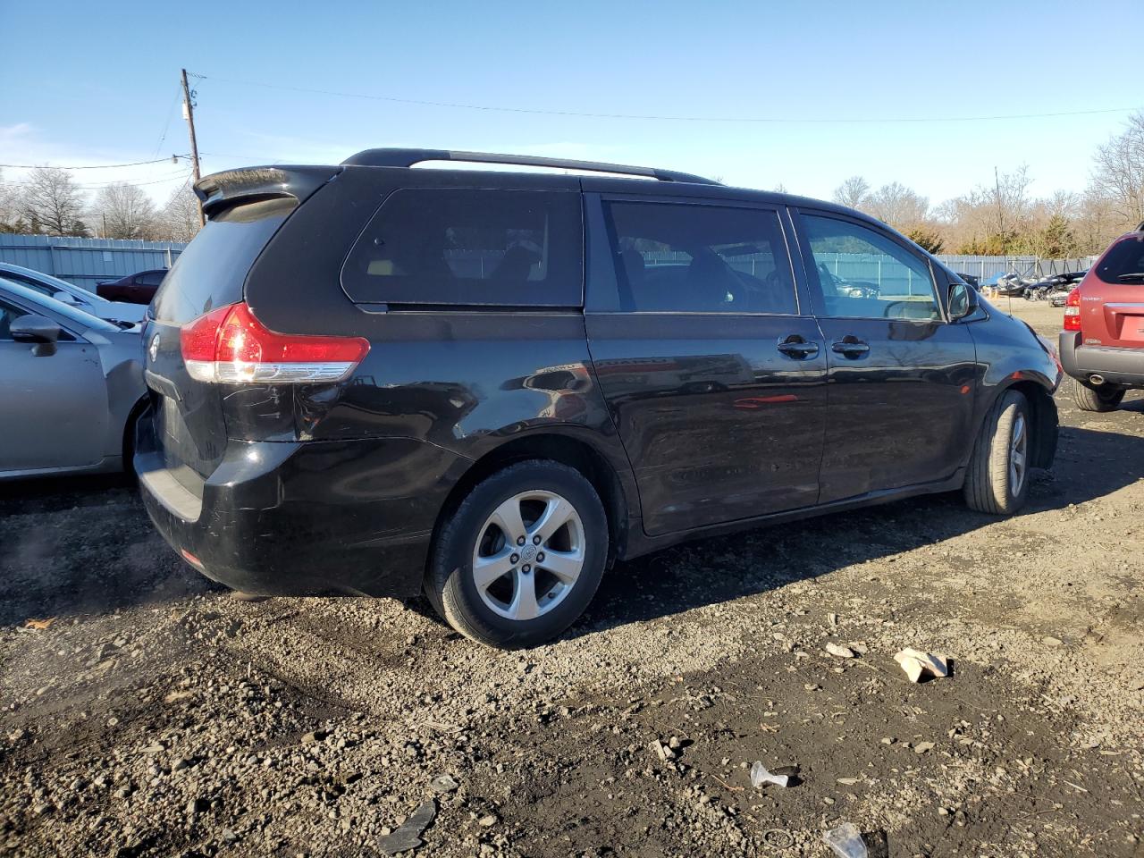 Image 3 of 2011 TOYOTA SIENNA LE 2011 with VIN 5TDKK3DC3BS010353