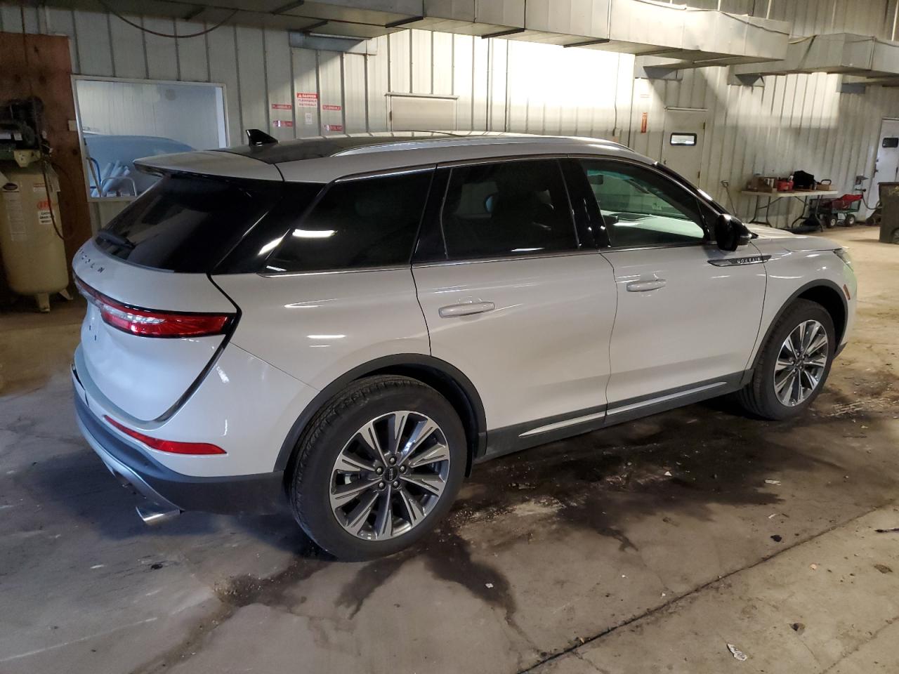 Image 3 of 2022 LINCOLN CORSAIR RESERVE 2022 with VIN 5LMCJ2D92NUL17351