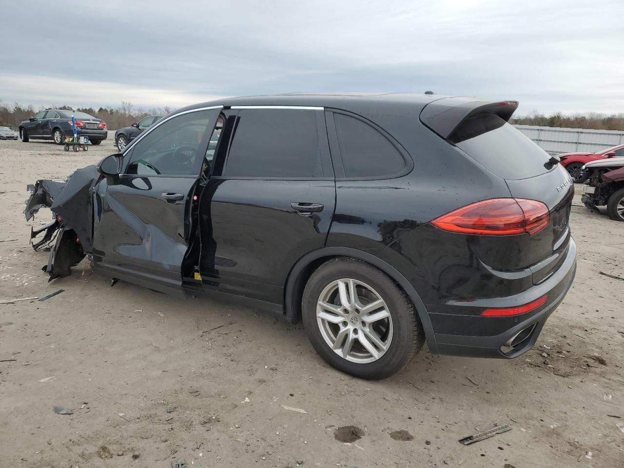 Изображение 2 2016 PORSCHE CAYENNE  2016 с VIN WP1AA2A22GLA11036