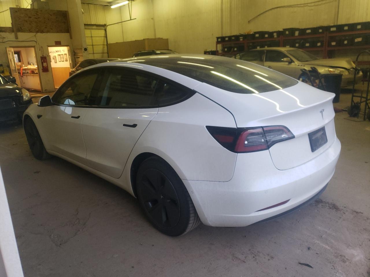 Изображение 2 2021 TESLA MODEL 3  2021 с VIN 5YJ3E1EAXMF986490