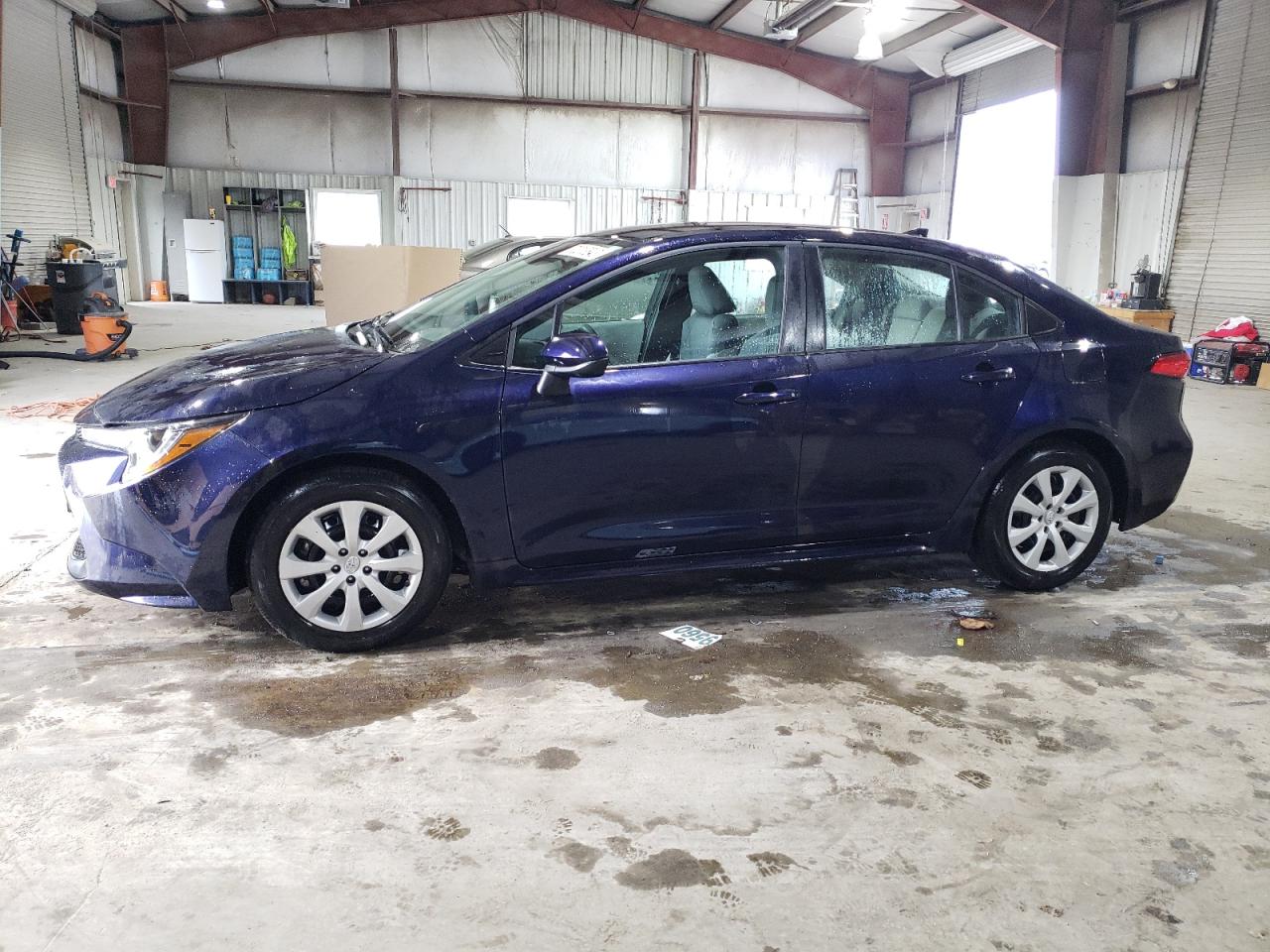 Image 1 of 2021 TOYOTA COROLLA LE 2021 with VIN 5YFEPMAEXMP172101