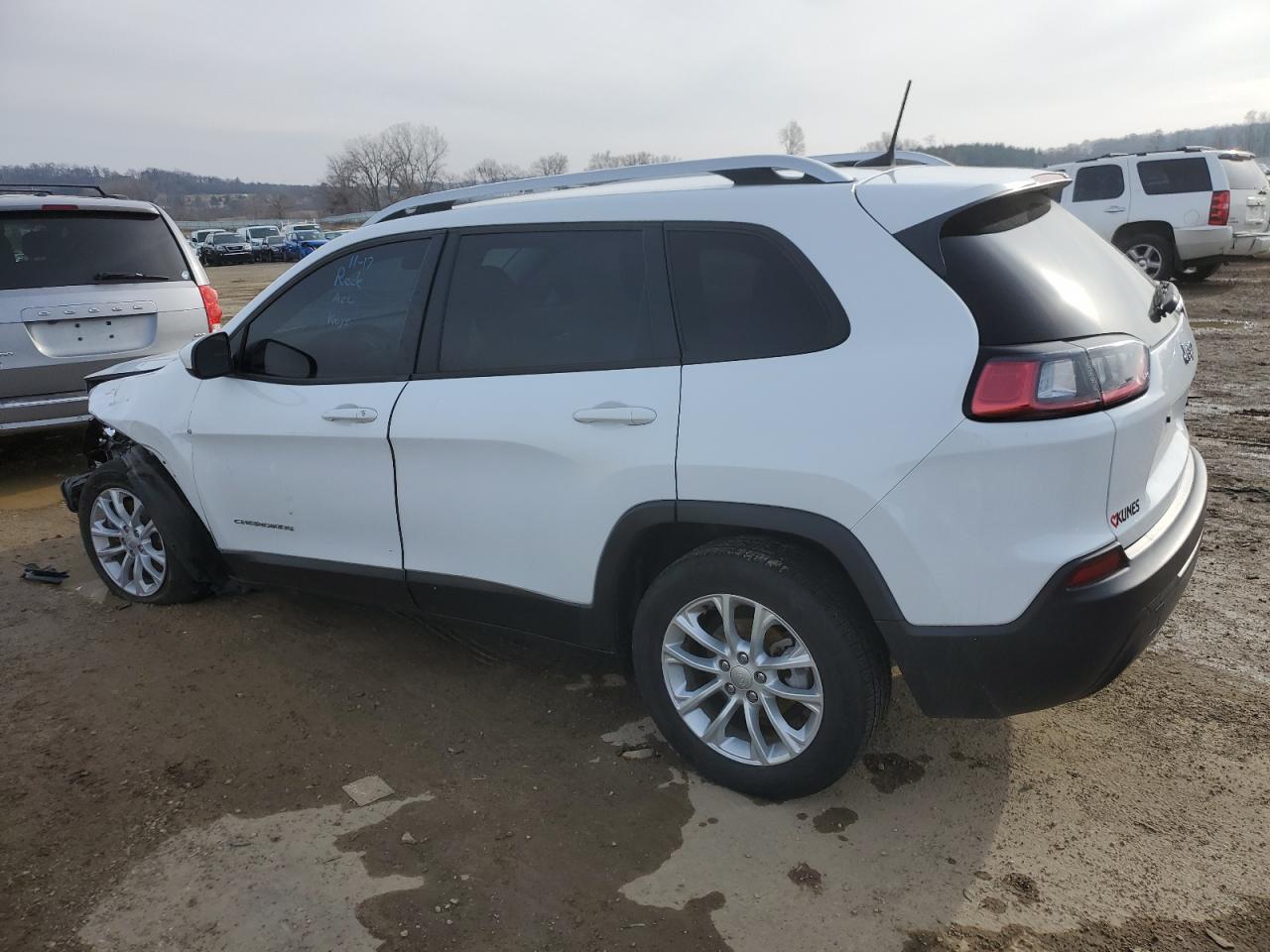 Изображение 2 2020 JEEP CHEROKEE LATITUDE 2020 с VIN 1C4PJLCB2LD542689