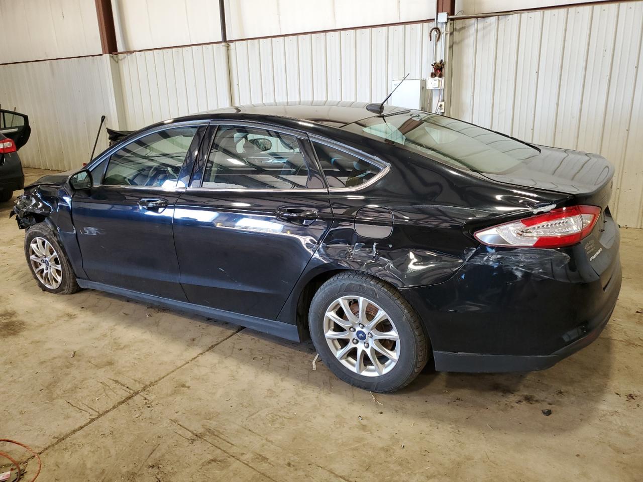 Изображение 2 2016 FORD FUSION S 2016 с VIN 3FA6P0G71GR220952