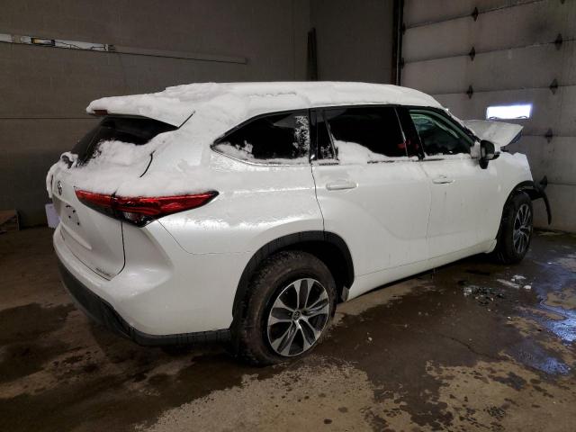 Image 3 of 2022 TOYOTA HIGHLANDER XLE 2022 with VIN 5TDHZRBH4NS199056