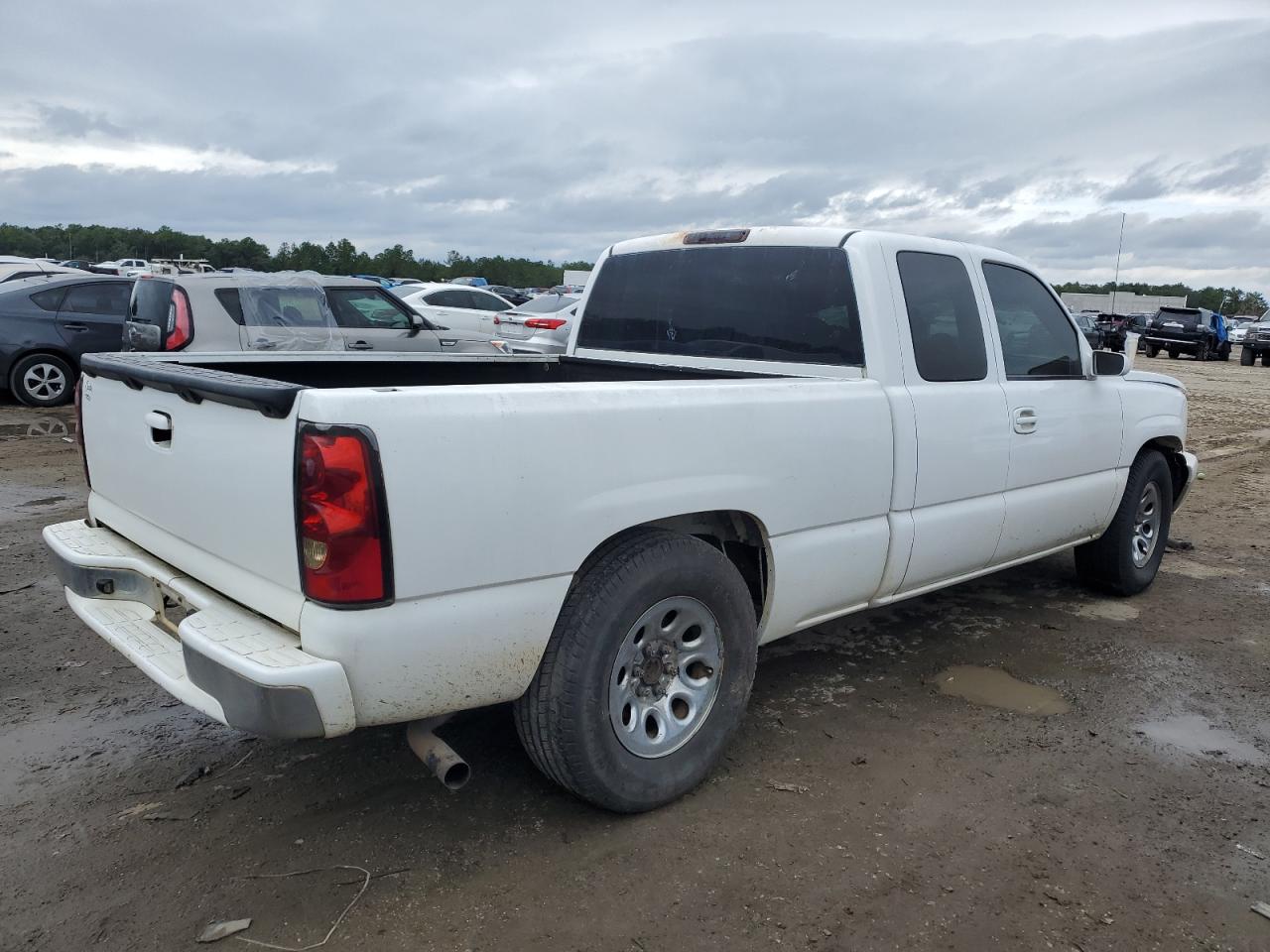Image 3 of 2005 CHEVROLET SILVERADO C1500 2005 with VIN 2GCEC19TX51189008