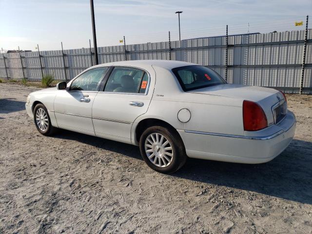 Image 2 of 2003 LINCOLN TOWN CAR SIGNATURE 2003 with VIN 1LNHM82W33Y704072