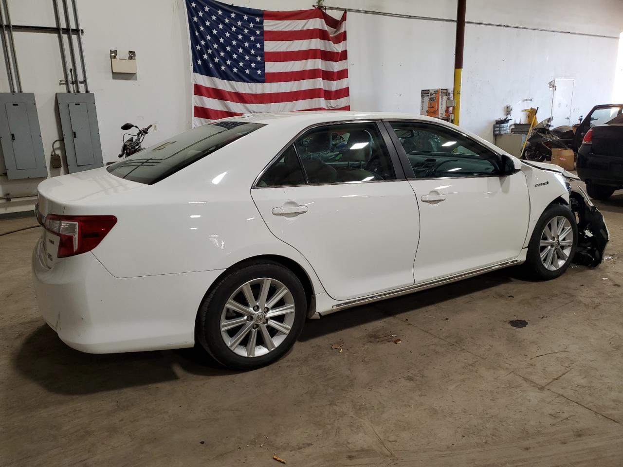 Изображение 3 2014 TOYOTA CAMRY HYBRID 2014 с VIN 4T1BD1FK7EU100555